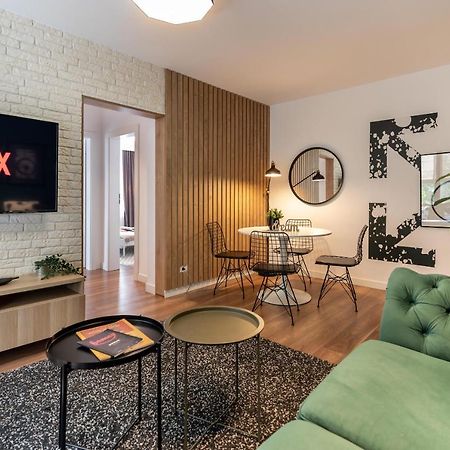 Downtown Retreat: Spacious 2-Br By Unirii Square Bucharest Luaran gambar