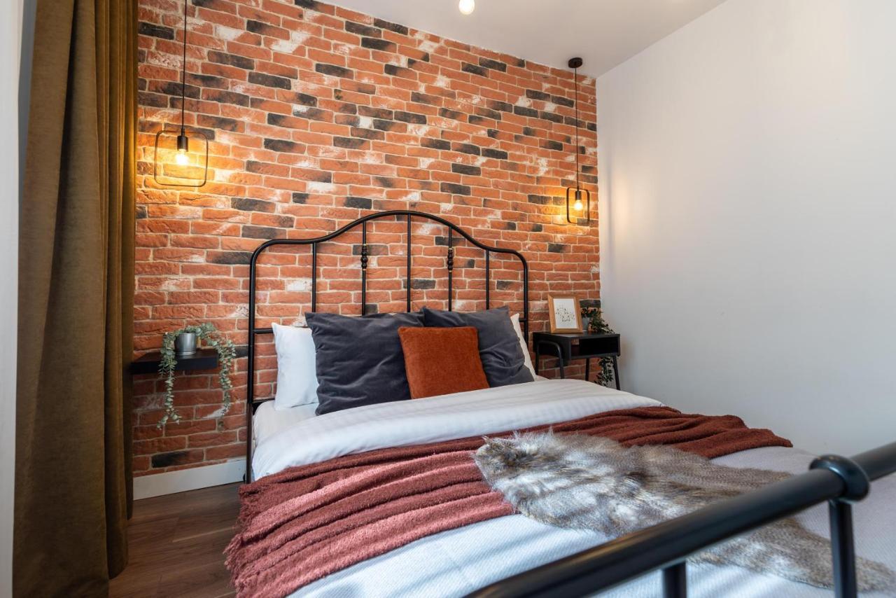 Downtown Retreat: Spacious 2-Br By Unirii Square Bucharest Luaran gambar