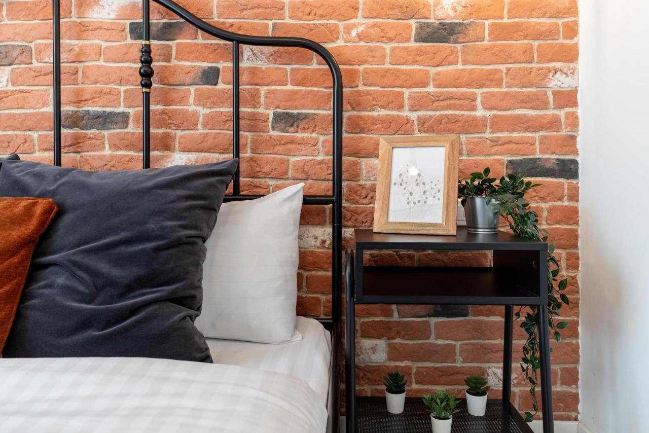 Downtown Retreat: Spacious 2-Br By Unirii Square Bucharest Luaran gambar