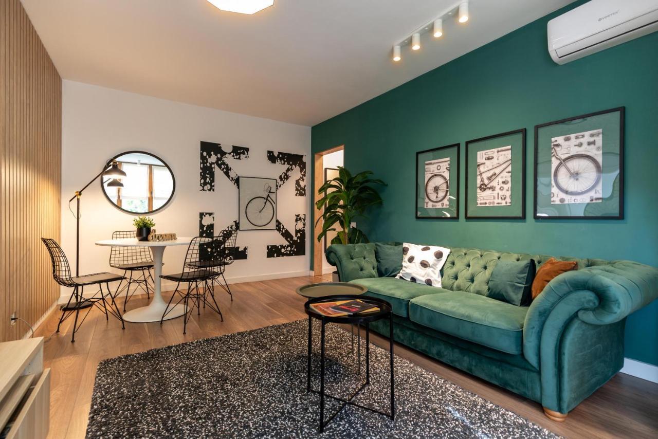 Downtown Retreat: Spacious 2-Br By Unirii Square Bucharest Luaran gambar