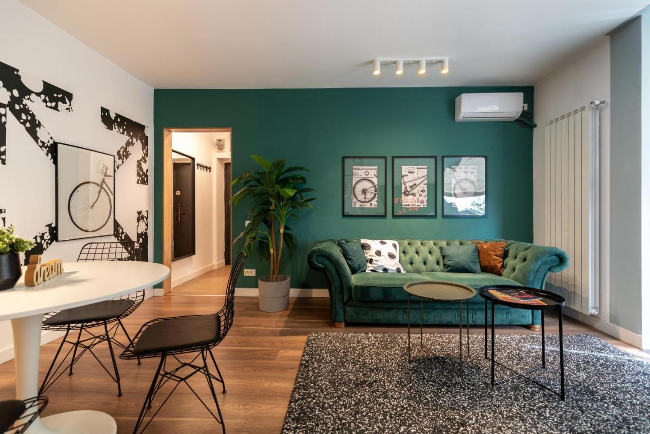 Downtown Retreat: Spacious 2-Br By Unirii Square Bucharest Luaran gambar
