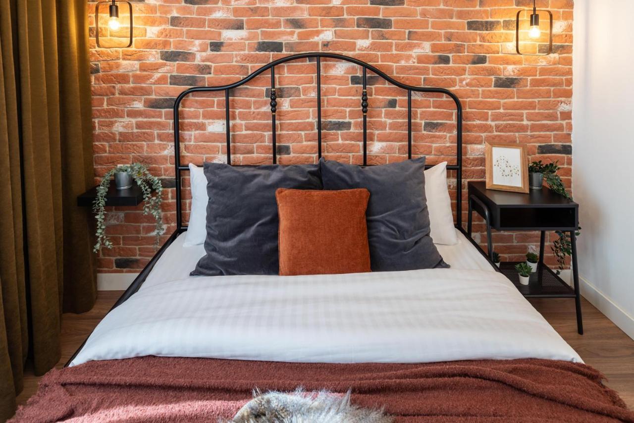 Downtown Retreat: Spacious 2-Br By Unirii Square Bucharest Luaran gambar