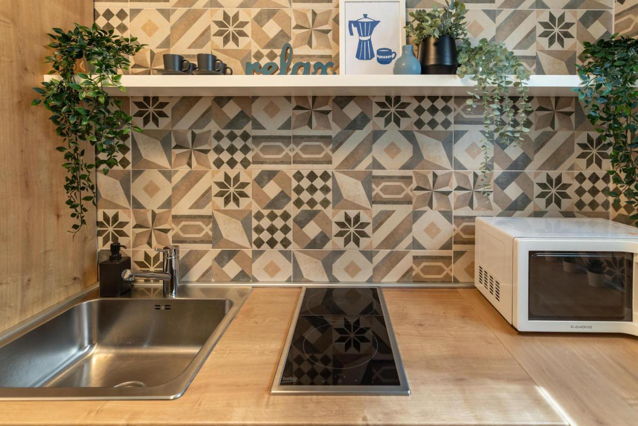 Downtown Retreat: Spacious 2-Br By Unirii Square Bucharest Luaran gambar