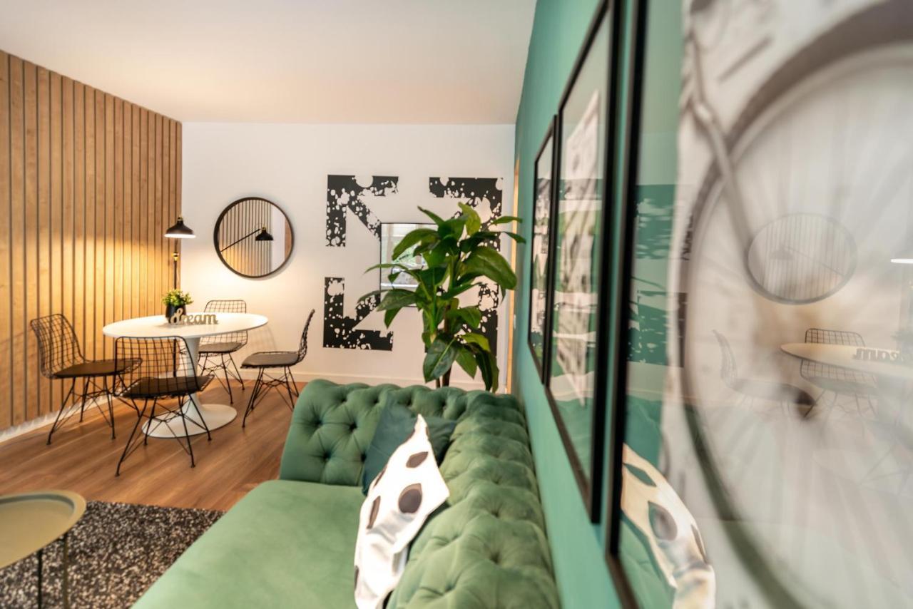 Downtown Retreat: Spacious 2-Br By Unirii Square Bucharest Luaran gambar