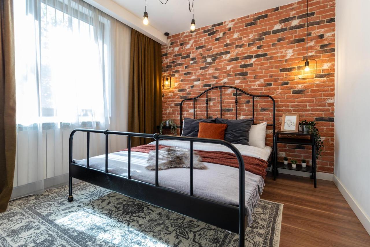 Downtown Retreat: Spacious 2-Br By Unirii Square Bucharest Luaran gambar