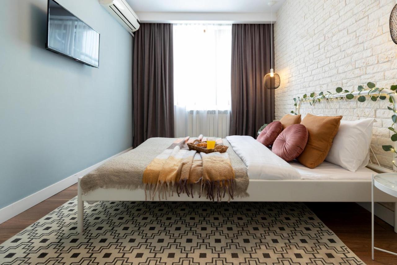 Downtown Retreat: Spacious 2-Br By Unirii Square Bucharest Luaran gambar