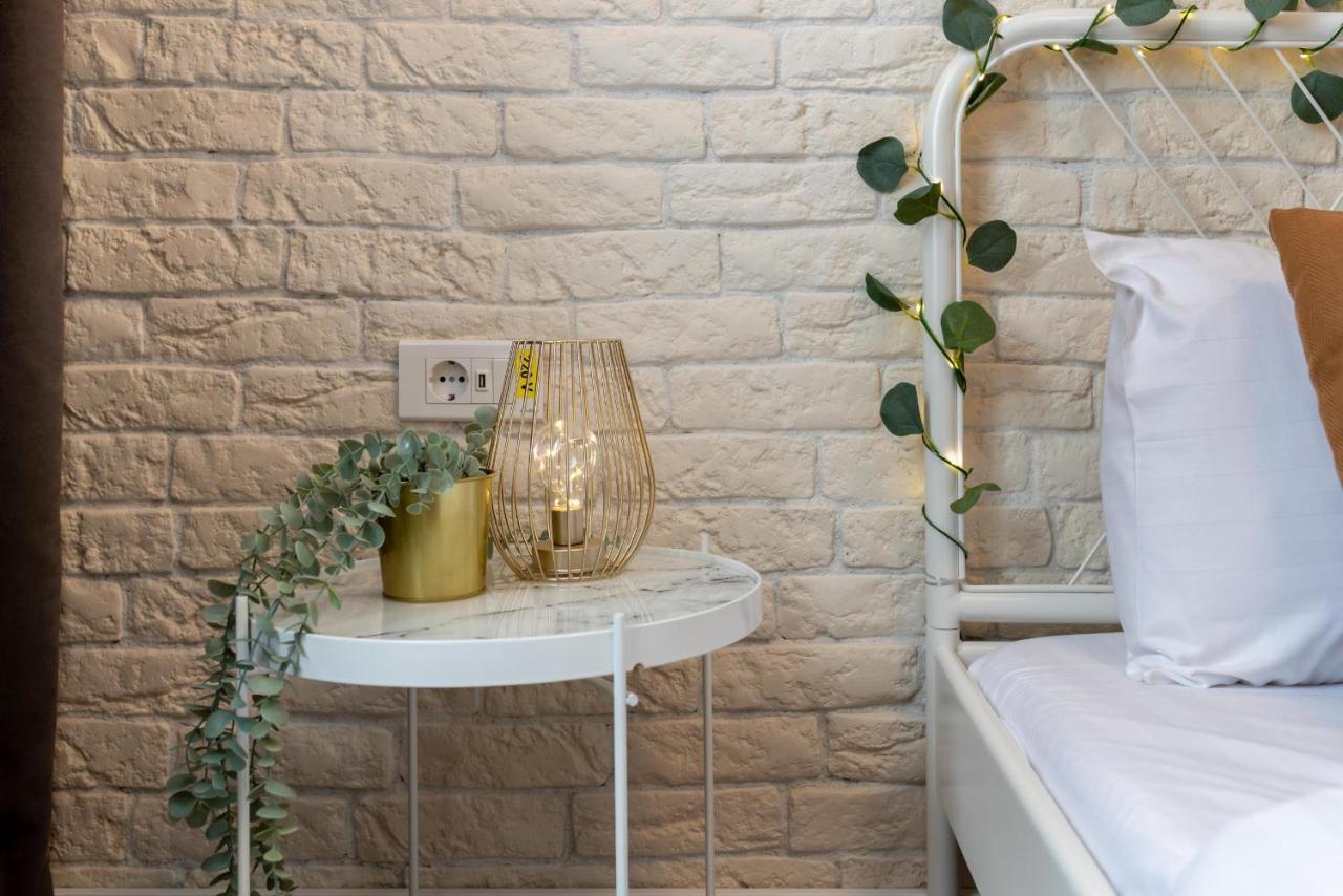Downtown Retreat: Spacious 2-Br By Unirii Square Bucharest Luaran gambar
