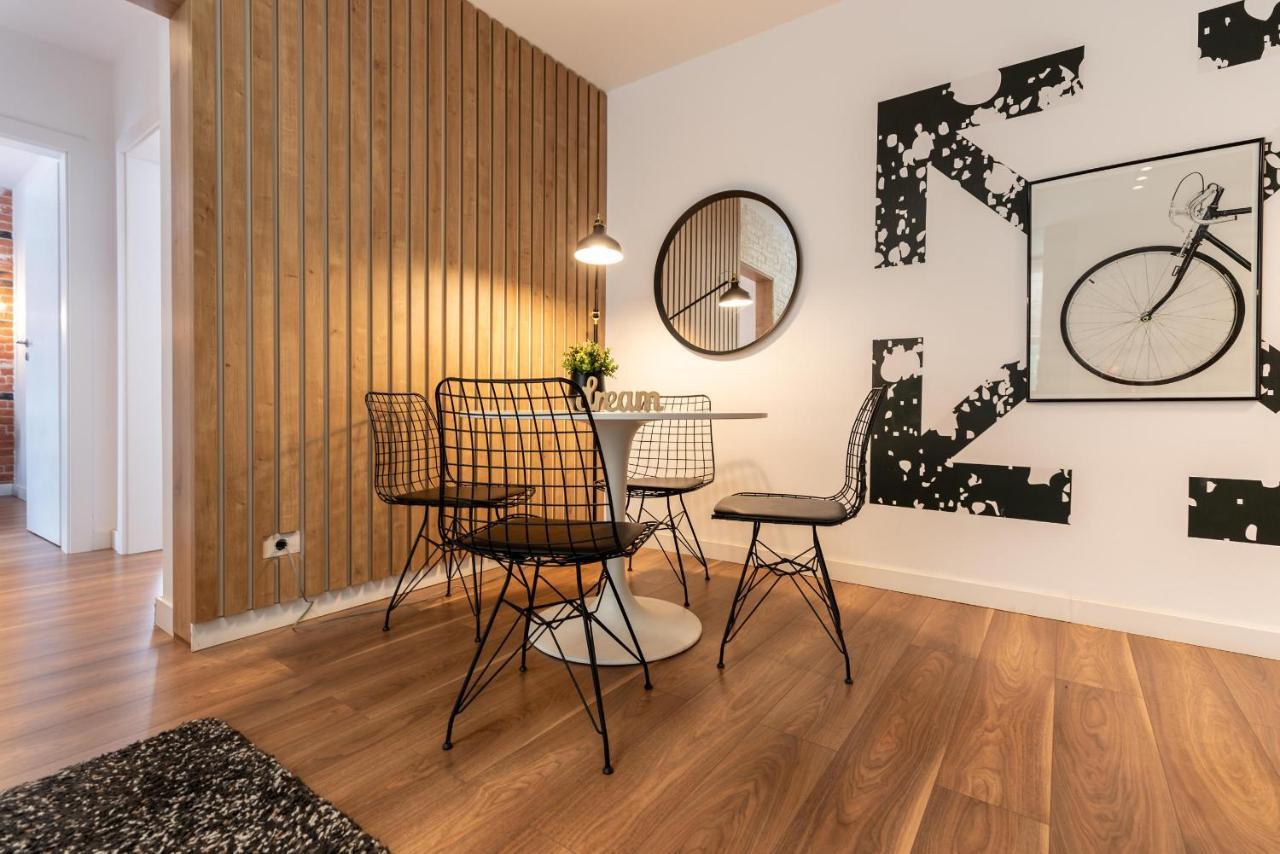 Downtown Retreat: Spacious 2-Br By Unirii Square Bucharest Luaran gambar