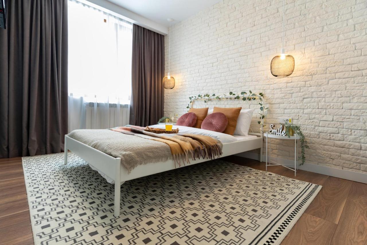 Downtown Retreat: Spacious 2-Br By Unirii Square Bucharest Luaran gambar